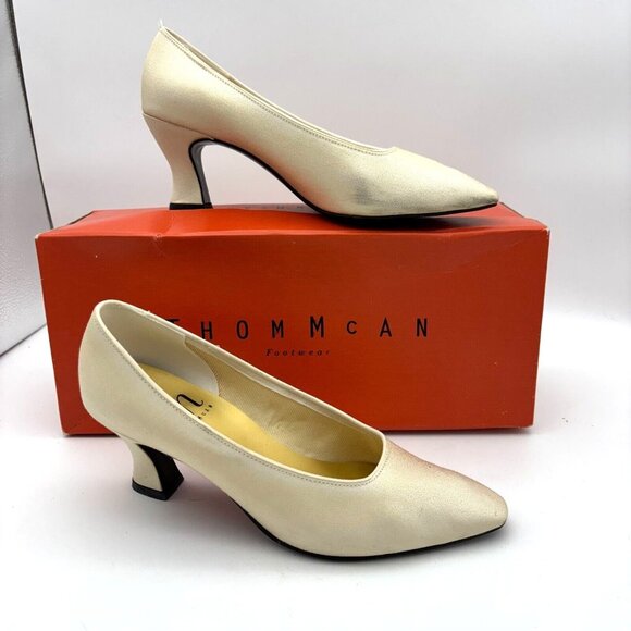 Vintage Thom McAn Heels Ivory Pumps Closed Toe Business Casual Womens 1980s 6 - Picture 1 of 8
